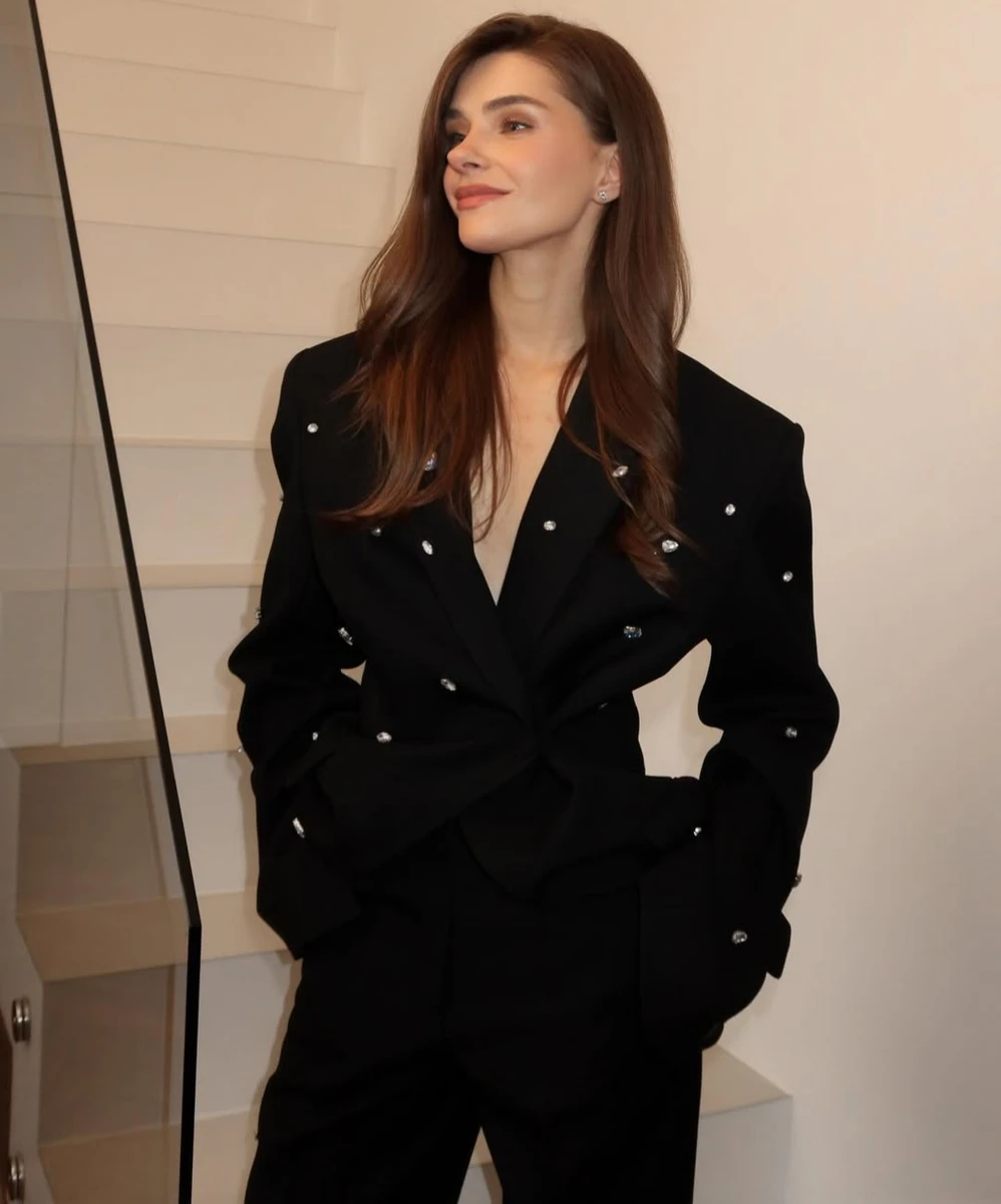 Дружина Остапчука похвалилися ефектним луком з камінчиками