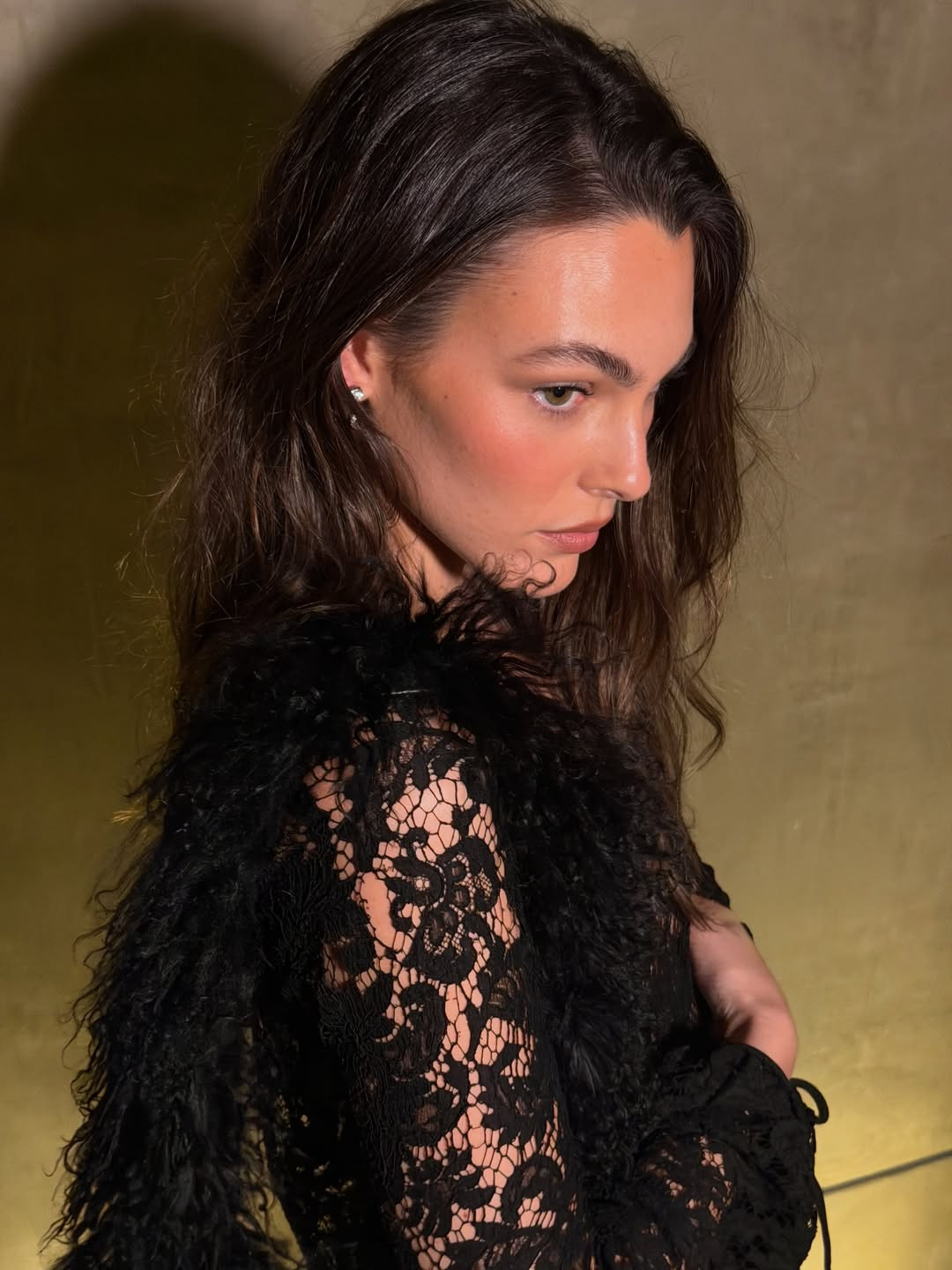 Дівчина ДіКапріо у прозорій короткій сукні похвалилася тілом на фото