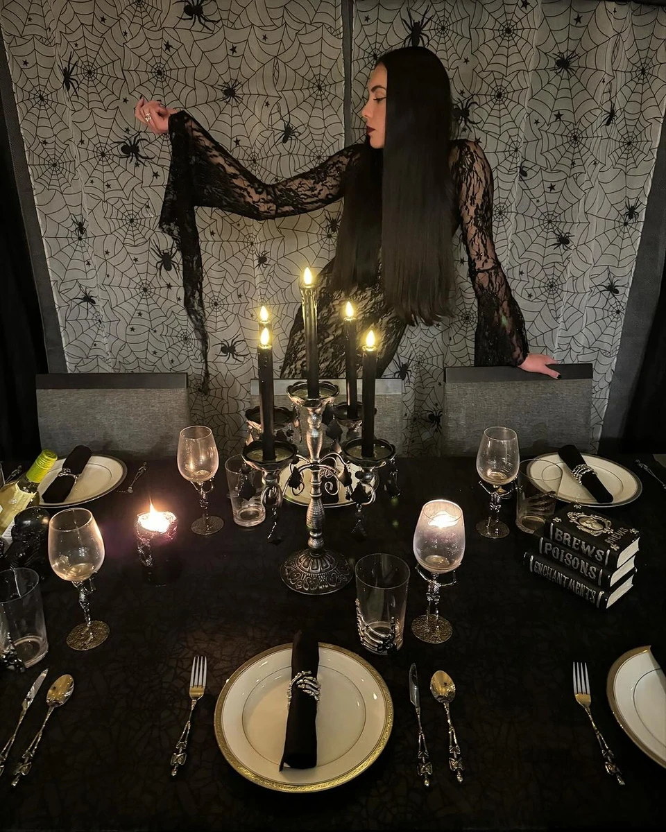 Знайомтеся: Юлія Герасимова в образі Мортисії Аддамс