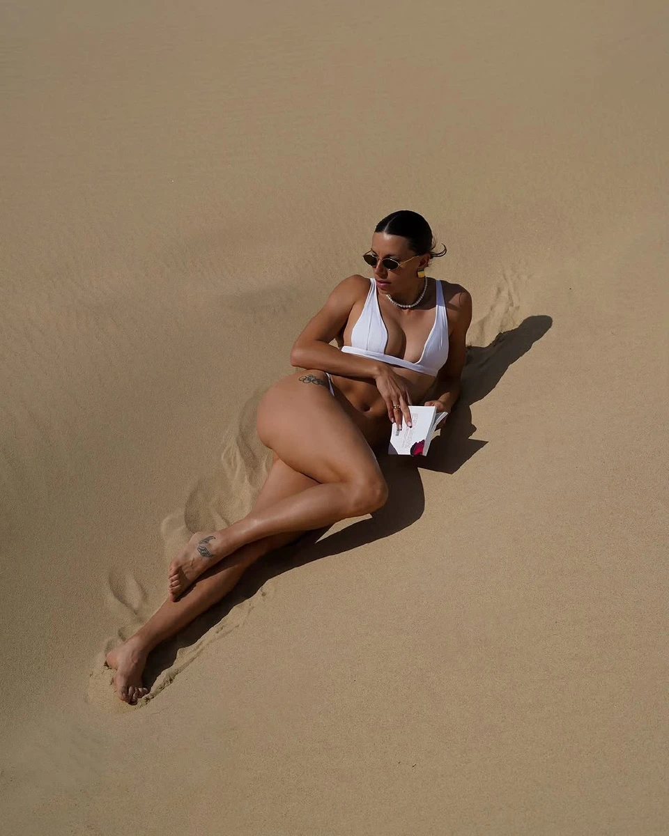 Бех в купальнику посвітила формами