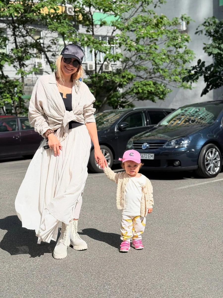 Лілія Ребрик показалася на прогулянці з молодшою дочкою