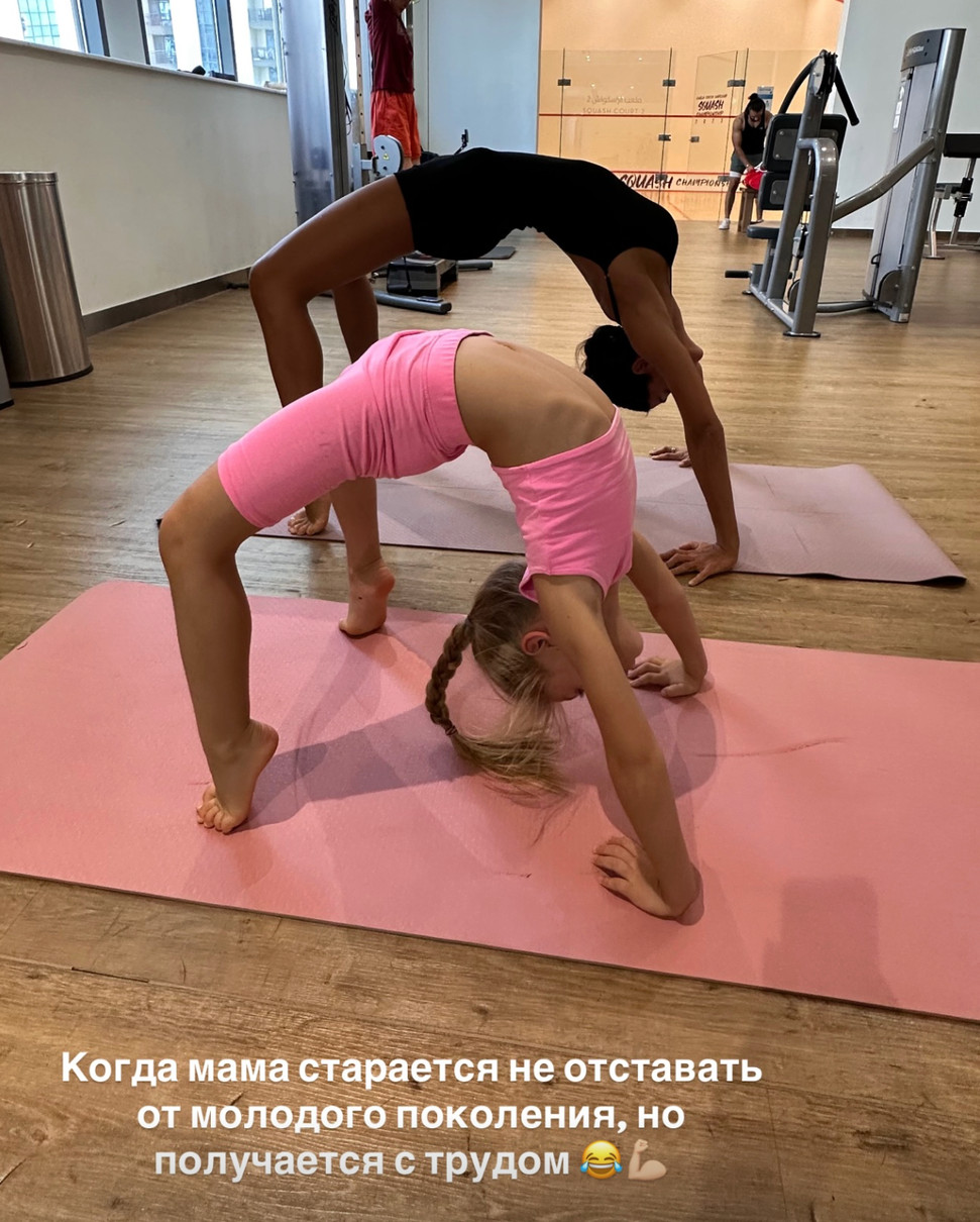 Санта Дімопулос похвалилася, як з дочкою стояла у містку