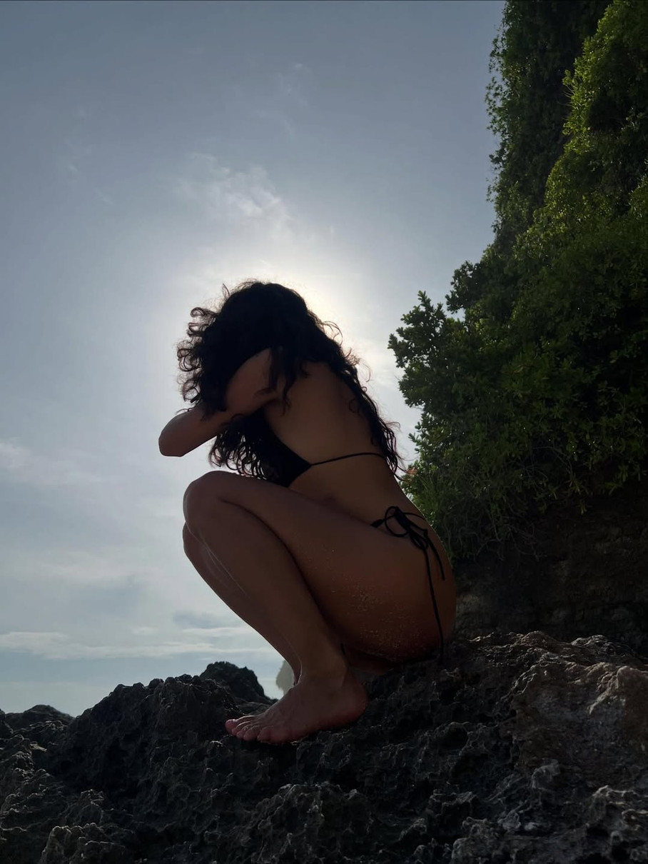 Мішель Андраде відпочиває на Балі