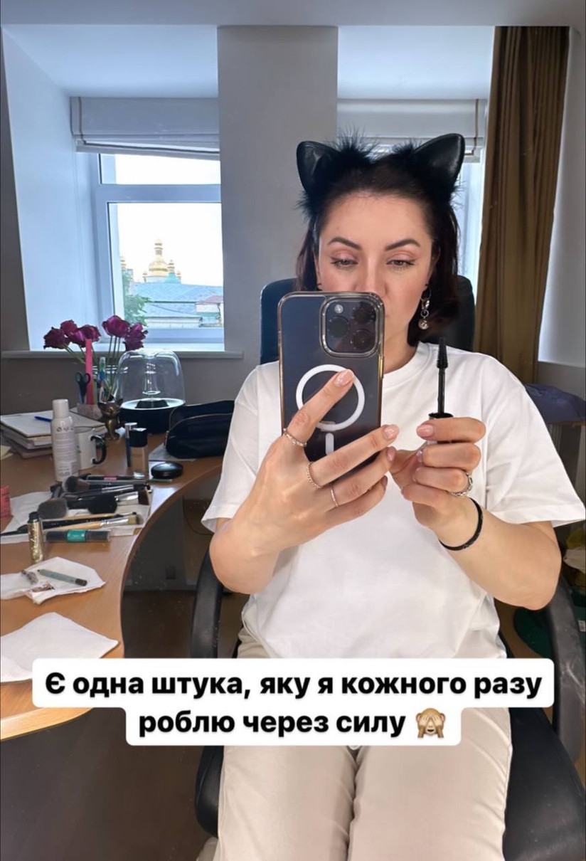 А для когось, на відміну від Олі, нанесення мейку - суцільне задоволення