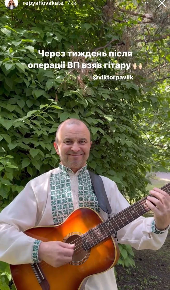 Віктор Франкович вже і на гітарі зіграв :)
