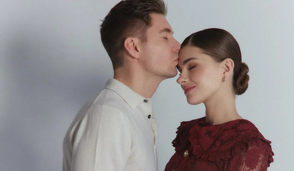 Катерина та Володимир Остпчуки позують для фото