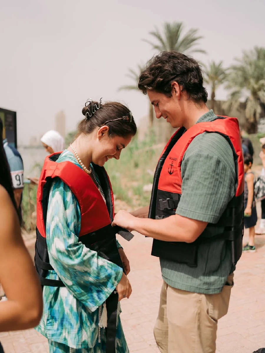 Фото виглядає дуже милим як для стосунків між колегами