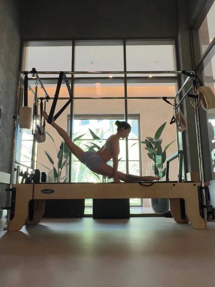 Наталія Татарінцева у шортиках позаймалася пілатесом в Туреччині