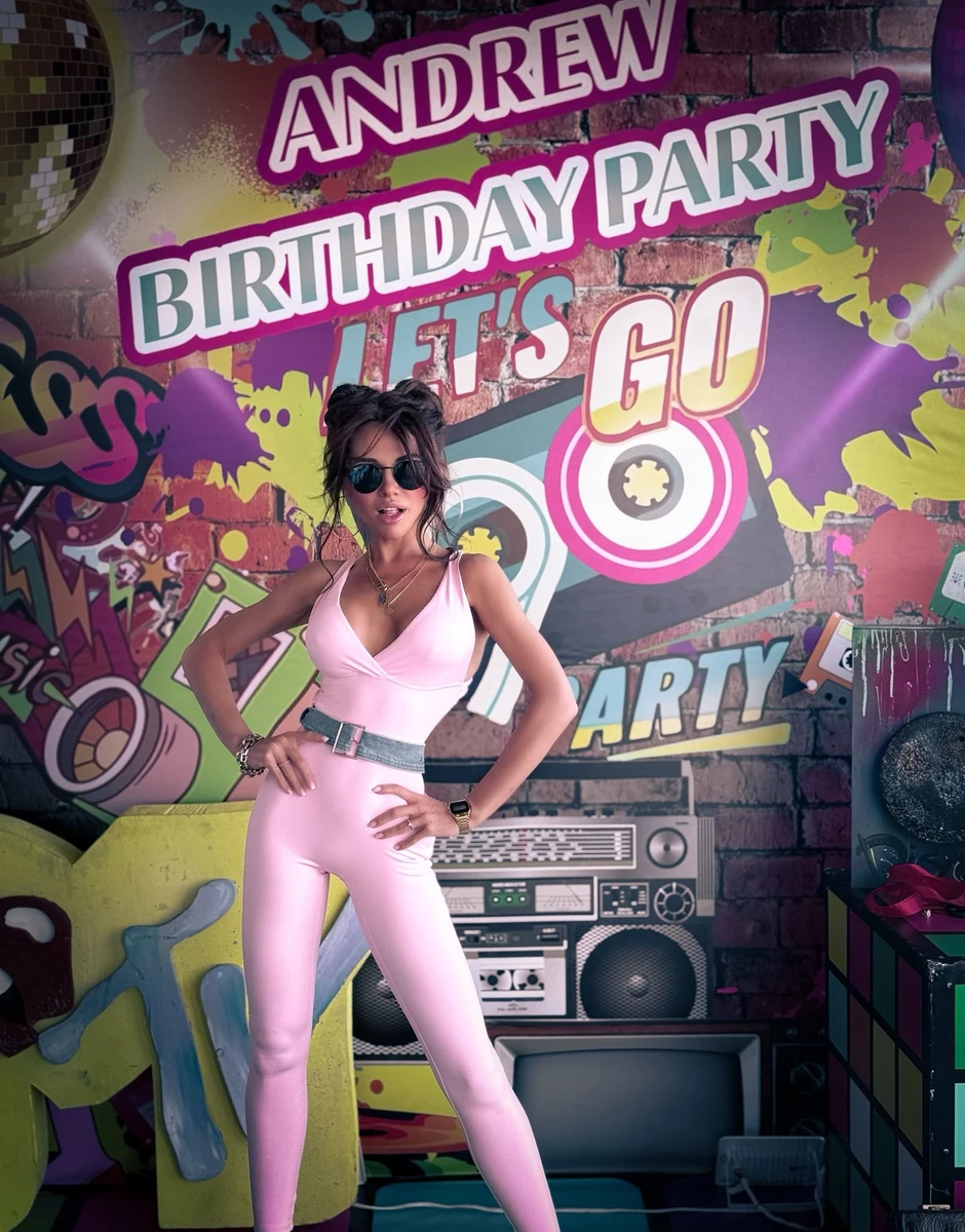 Ексзаступник генпрокурора Вербицький з коханою засвітився на вечірці в стилі дев'яностих