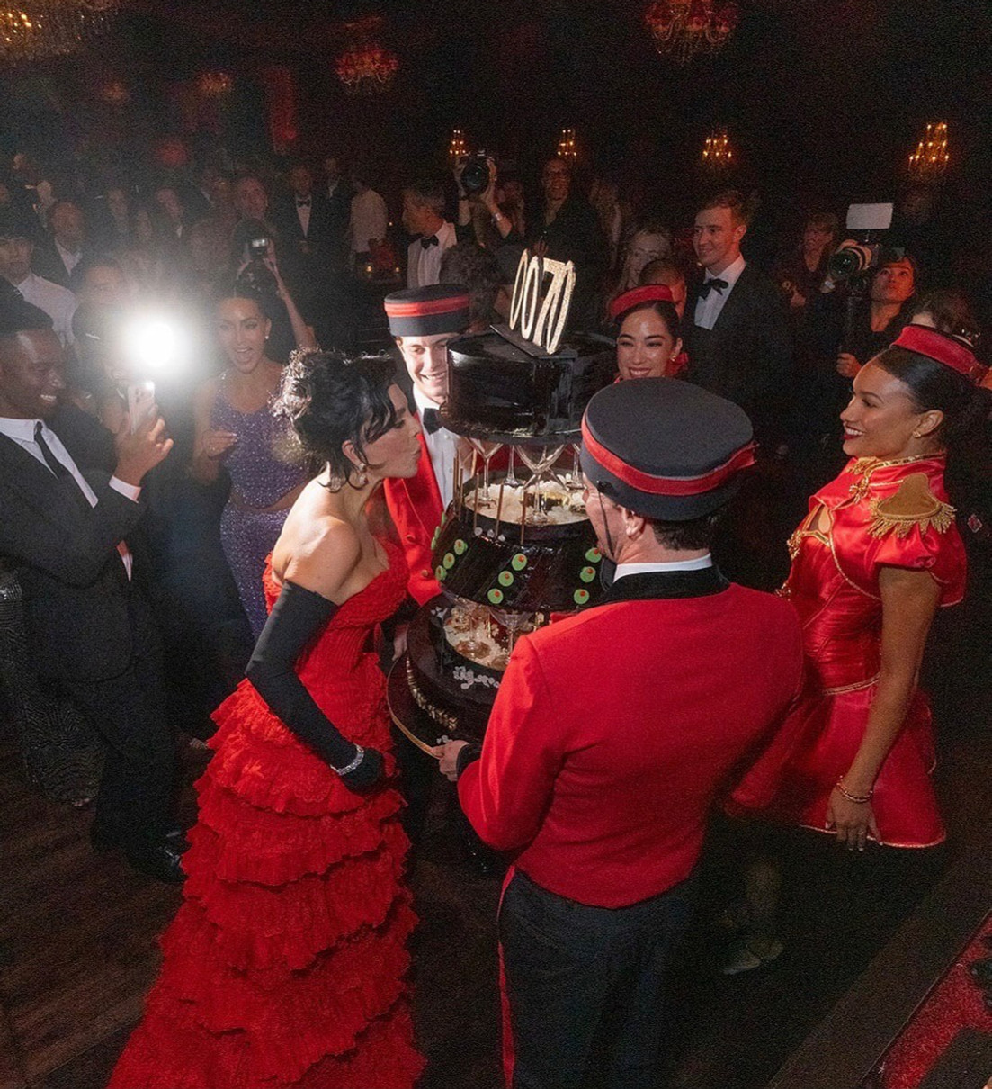 Кім Кардашян влаштувала пишну вечірку на 70-річчя мами в стилі казино