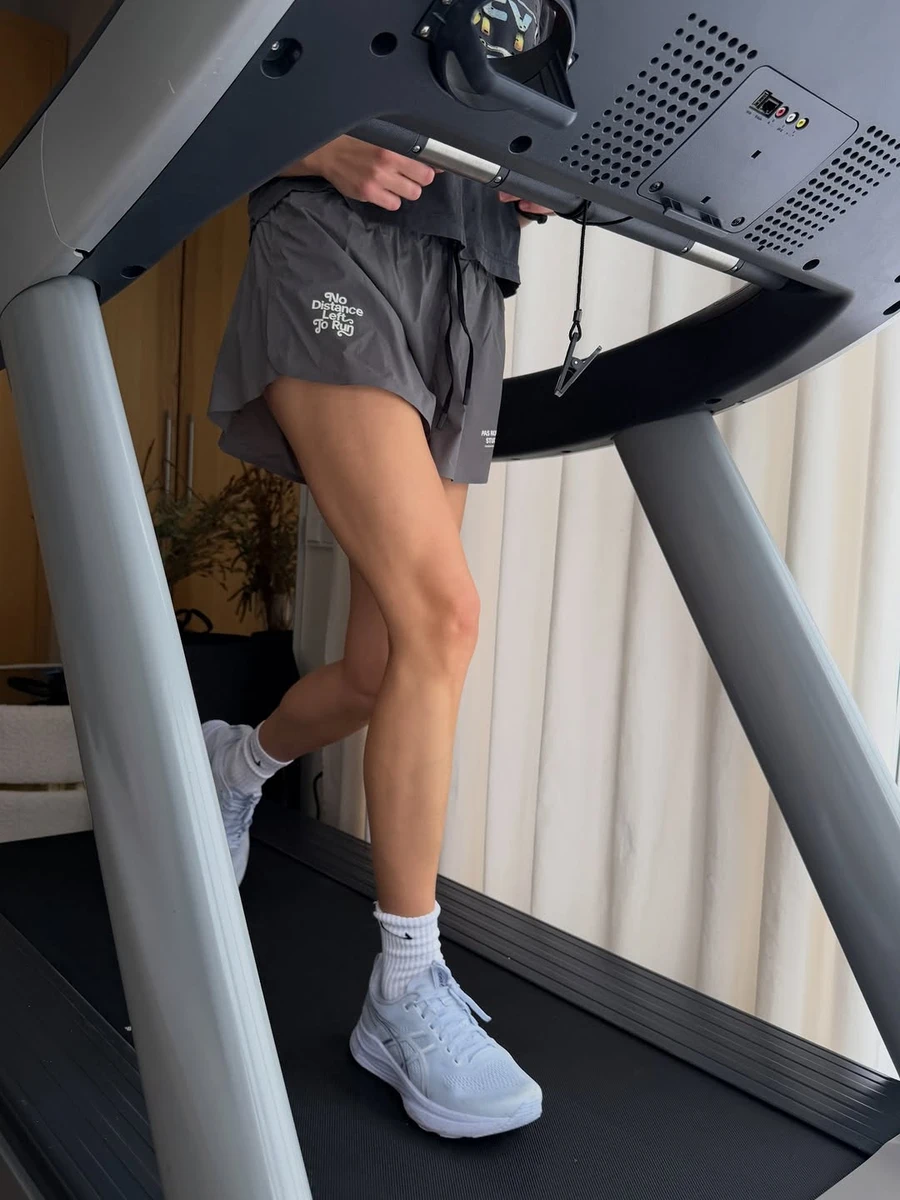 Дизайнерка тренується, щоб ноги були ще краще 