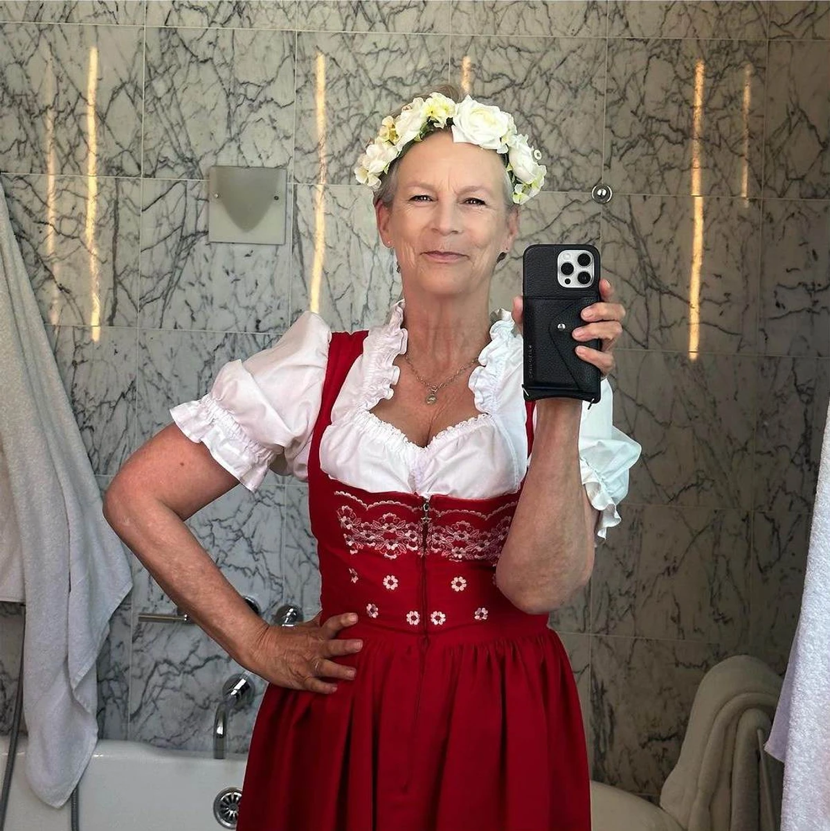 64-річна Джеймі Лі Кертіс перевтілилася в Інгеборгу