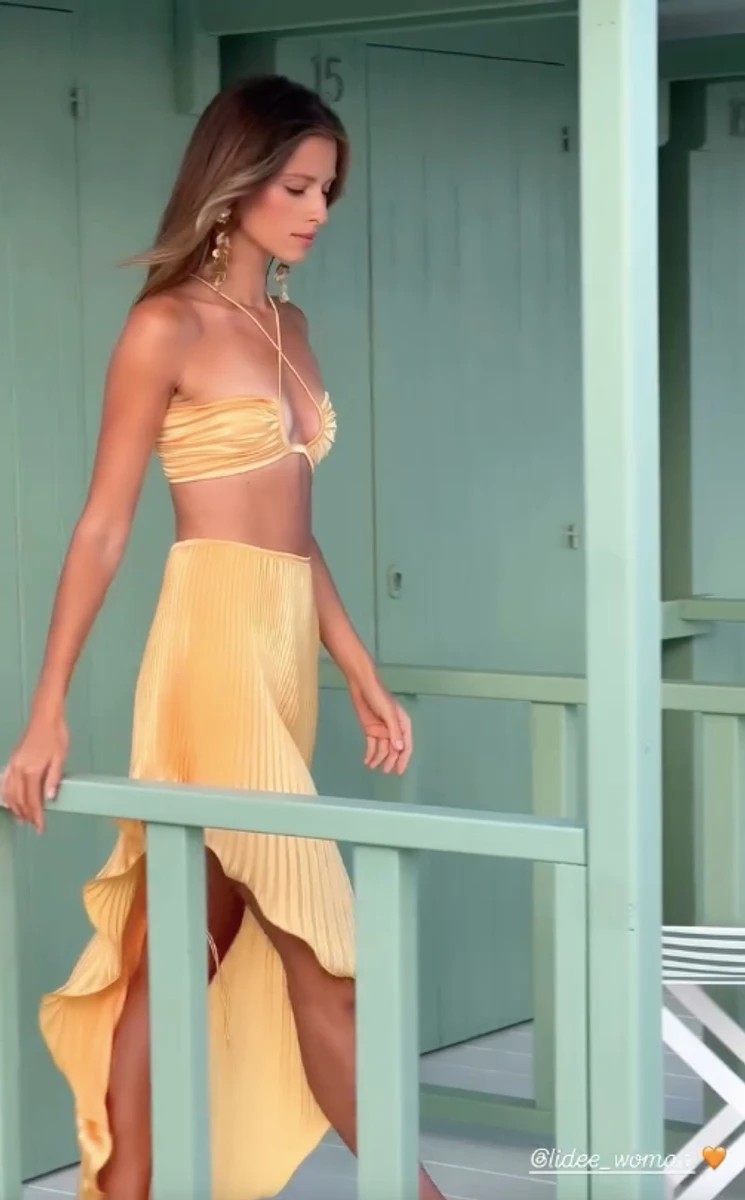 Онука Ротару посвітила струнким тілом у літньому образі