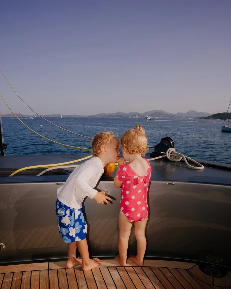 Періс Хілтон показала милі фото сина і дочки на яхті