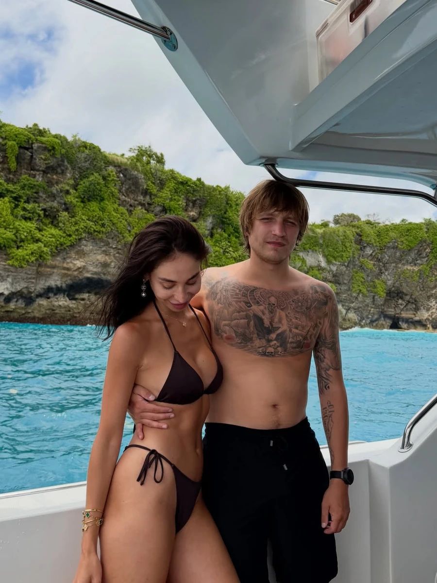 Єва Мішалова та Ігор Комаров на Балі