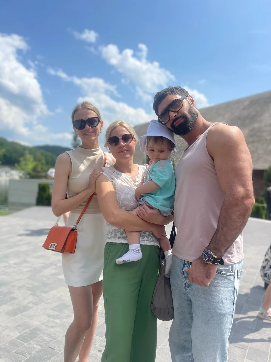 Козловський з сином і дружиною