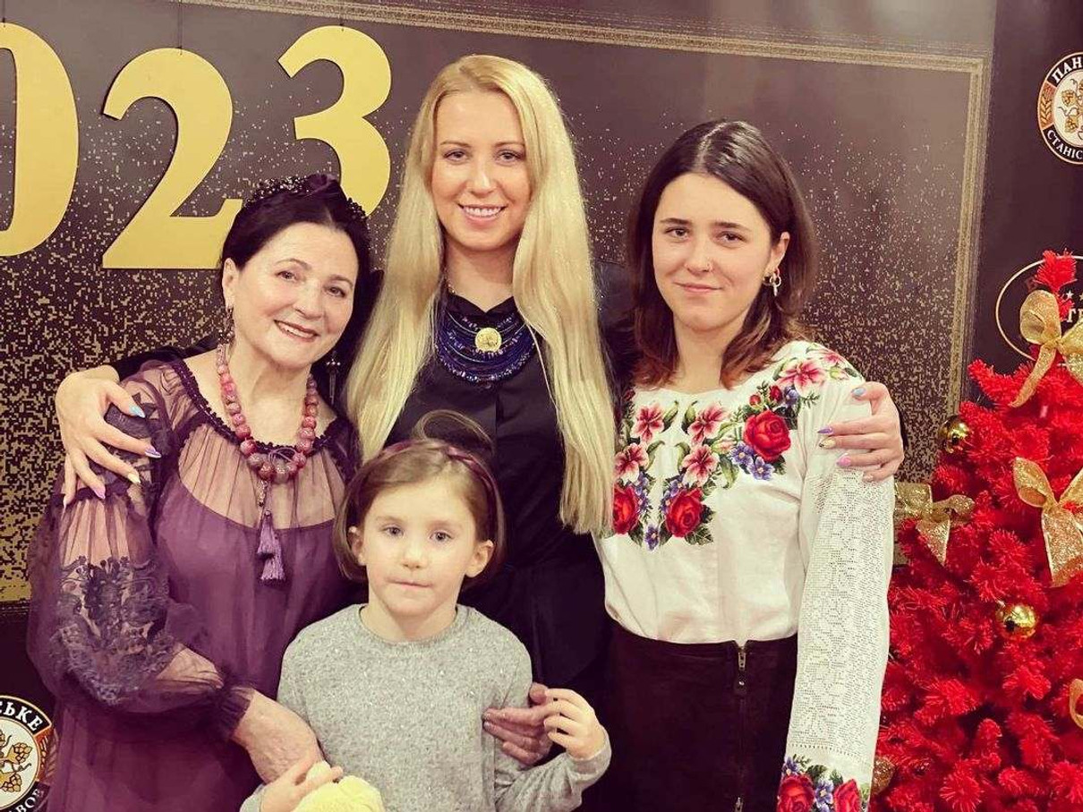 Матвієнко та її улюблені дівчатка: дочка Тоня та онуки: Уляна і Ніна