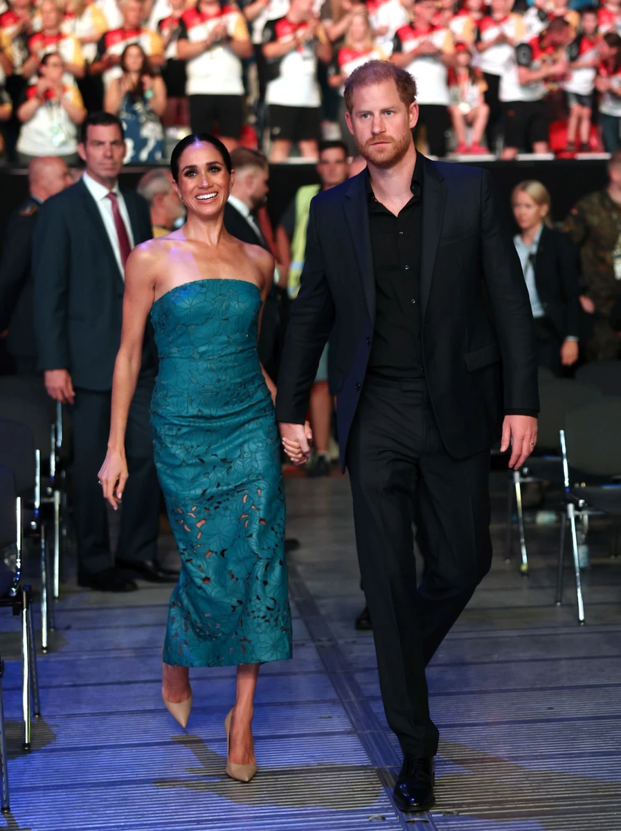 Чи справді Меган і Гаррі говорили про те, що король Чарльз і принцеса Вельська хвилювалися щодо кольору шкіри Арчі - поки що загадка