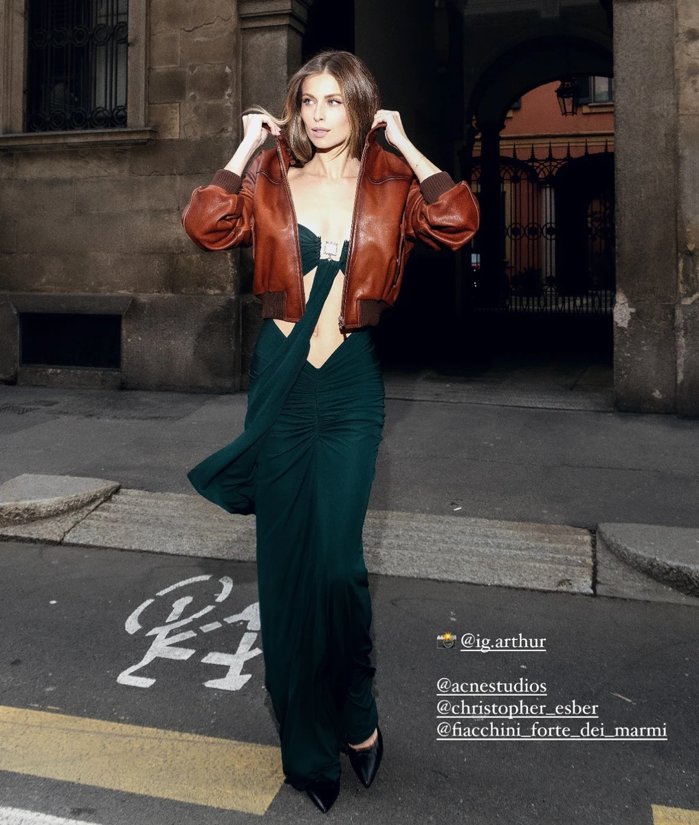 Євдокименко у сукні з глибоким декольте підкорила Мілан