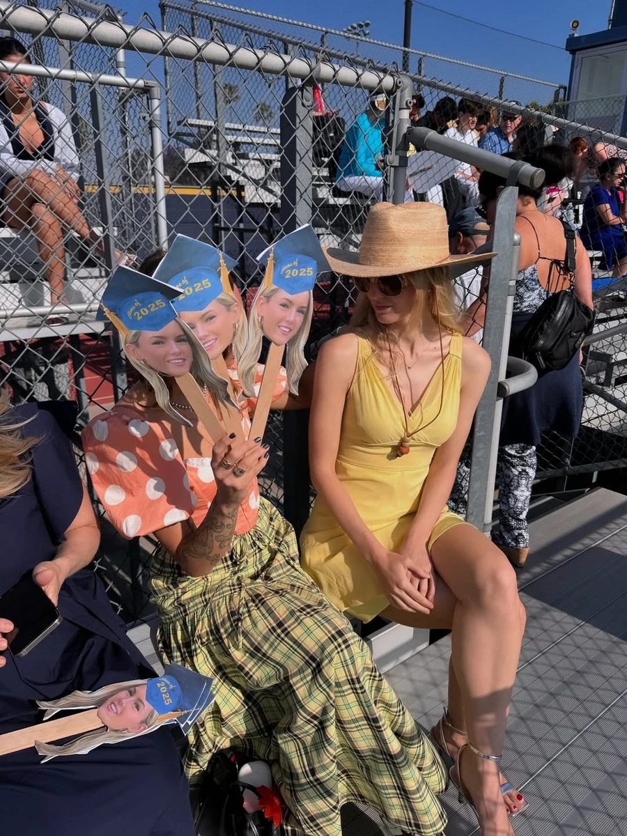 Доньки Дженні Гарт підтримала молодшу сестру на випускному