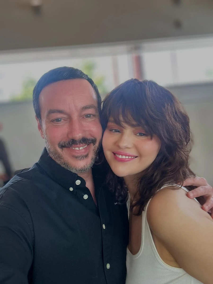 Селена Гомес показалася з коротким волоссям