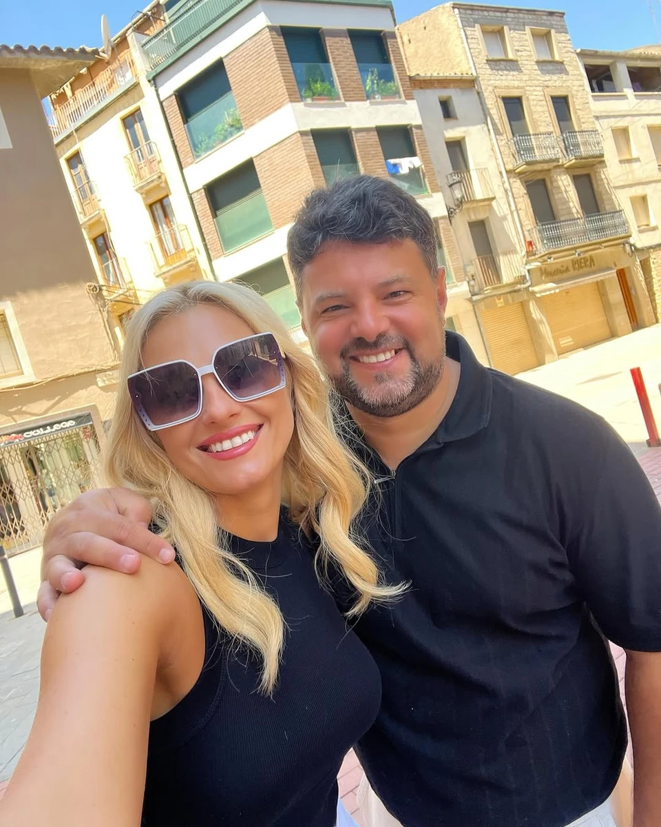 Ірина Федишин замилувала обіймами з чоловіком на 19-ту річницю