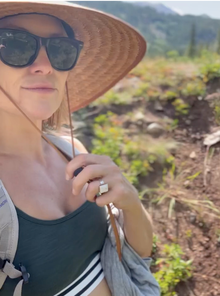 Кейт Хадсон у топі показалася на сімейному відпочинку