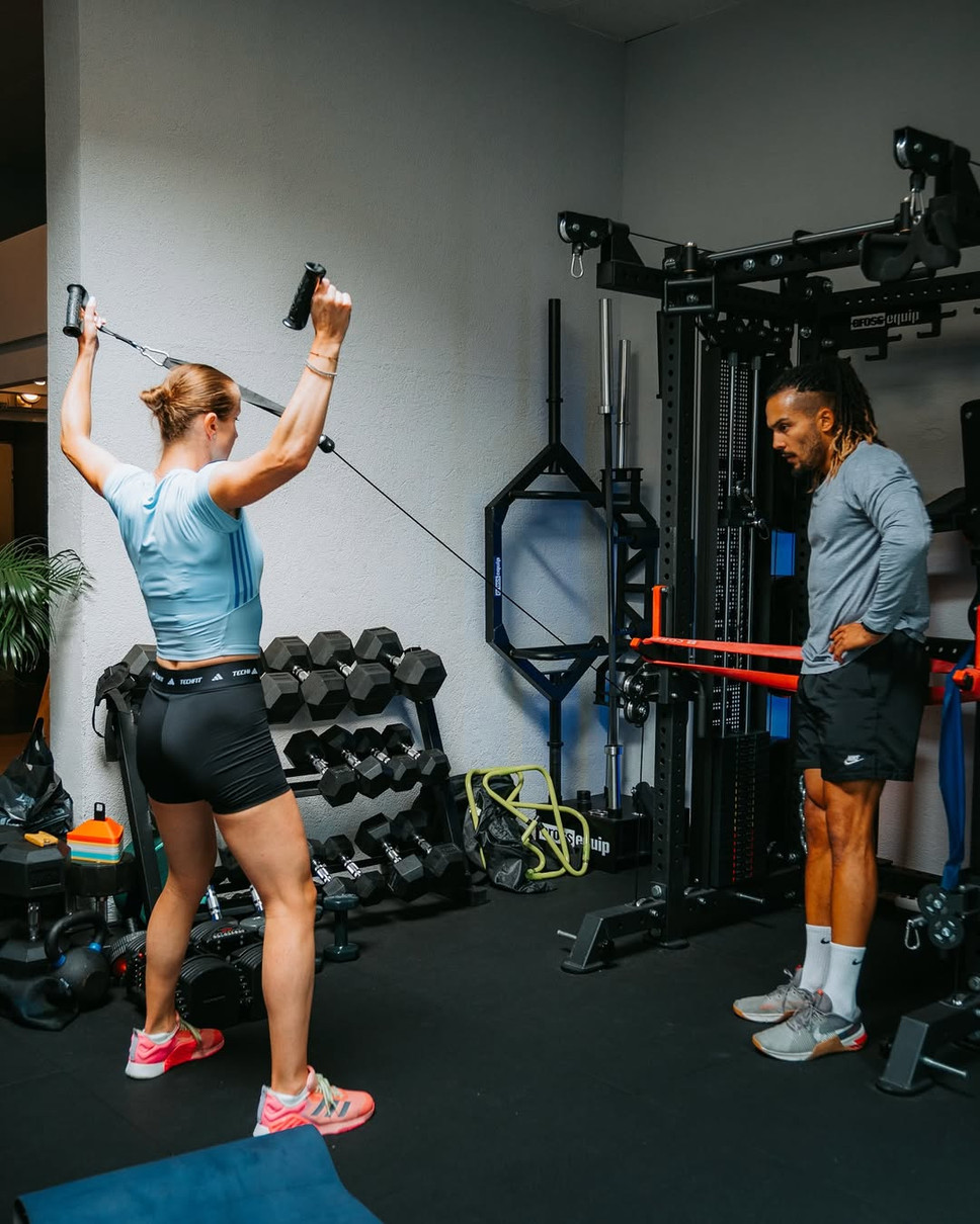 Еліна Світоліна показала, як качає м'язи на спеціальних тренажерах