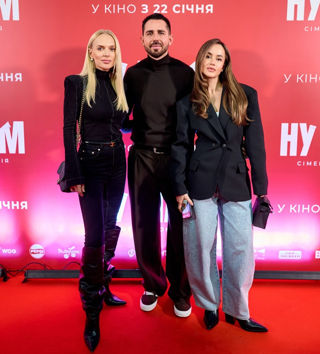 Таня Парфільєва і Світлана Готочкіна на показі фільму Євгена Таллера Ну мам