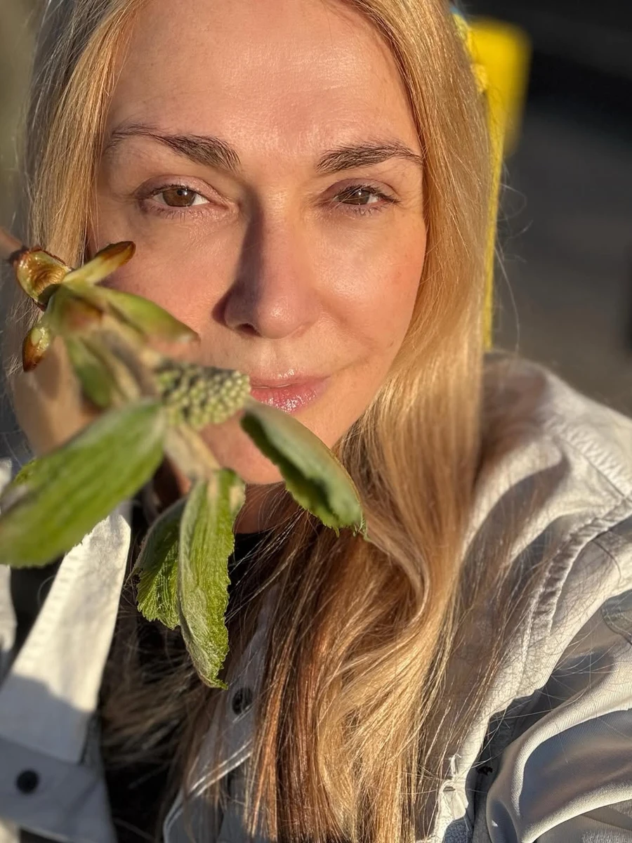 Ольга Сумська вразила новими селфі з каштаном