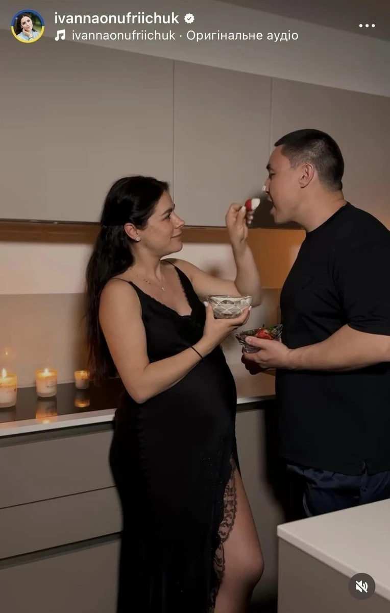 Пара одружена 2 роки