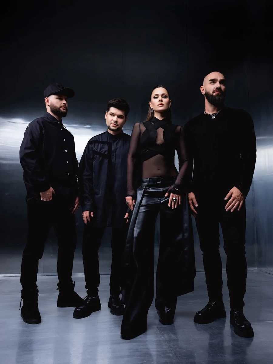 Саніна наробила зухвалих фото