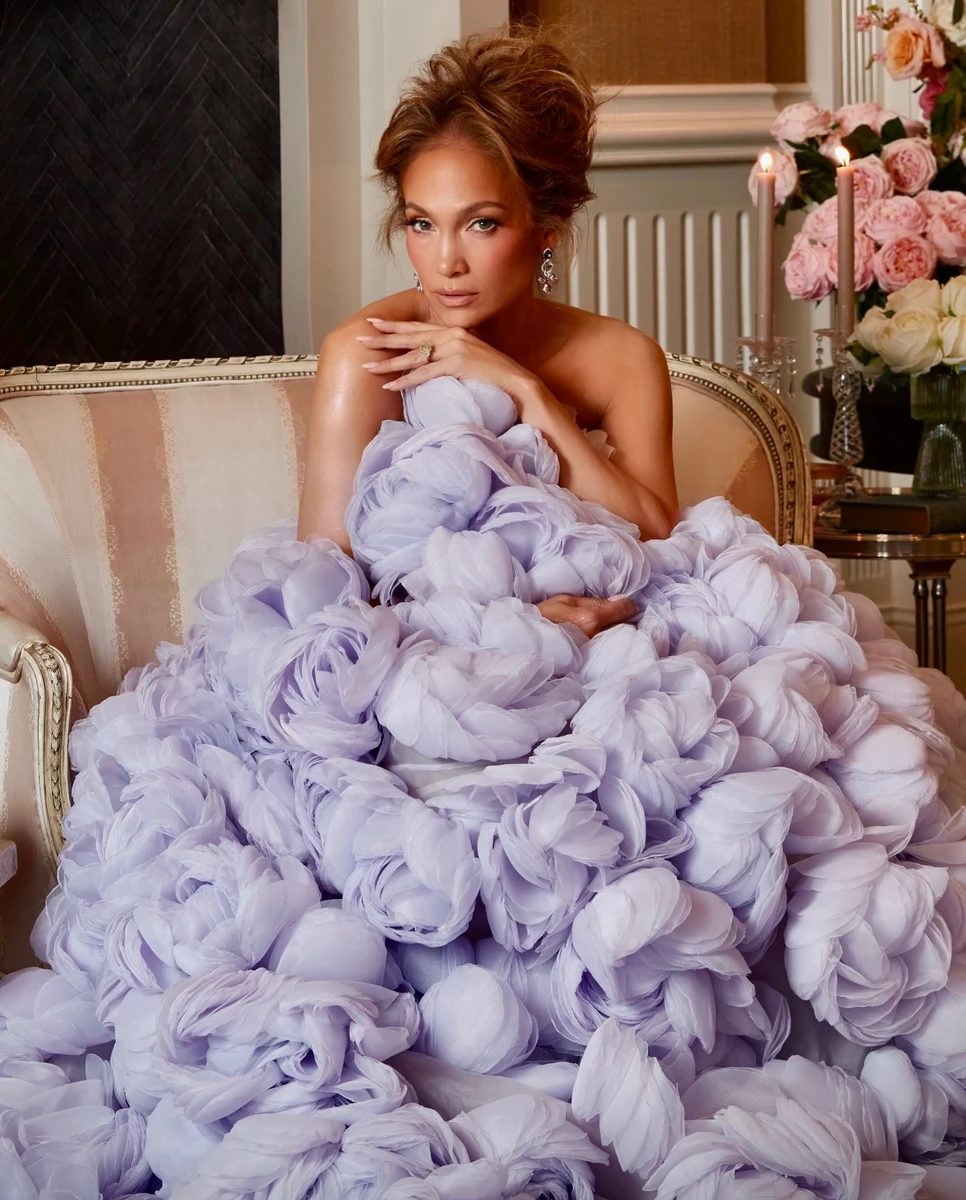 Джей Ло у сукні в стилі Бріджертонів