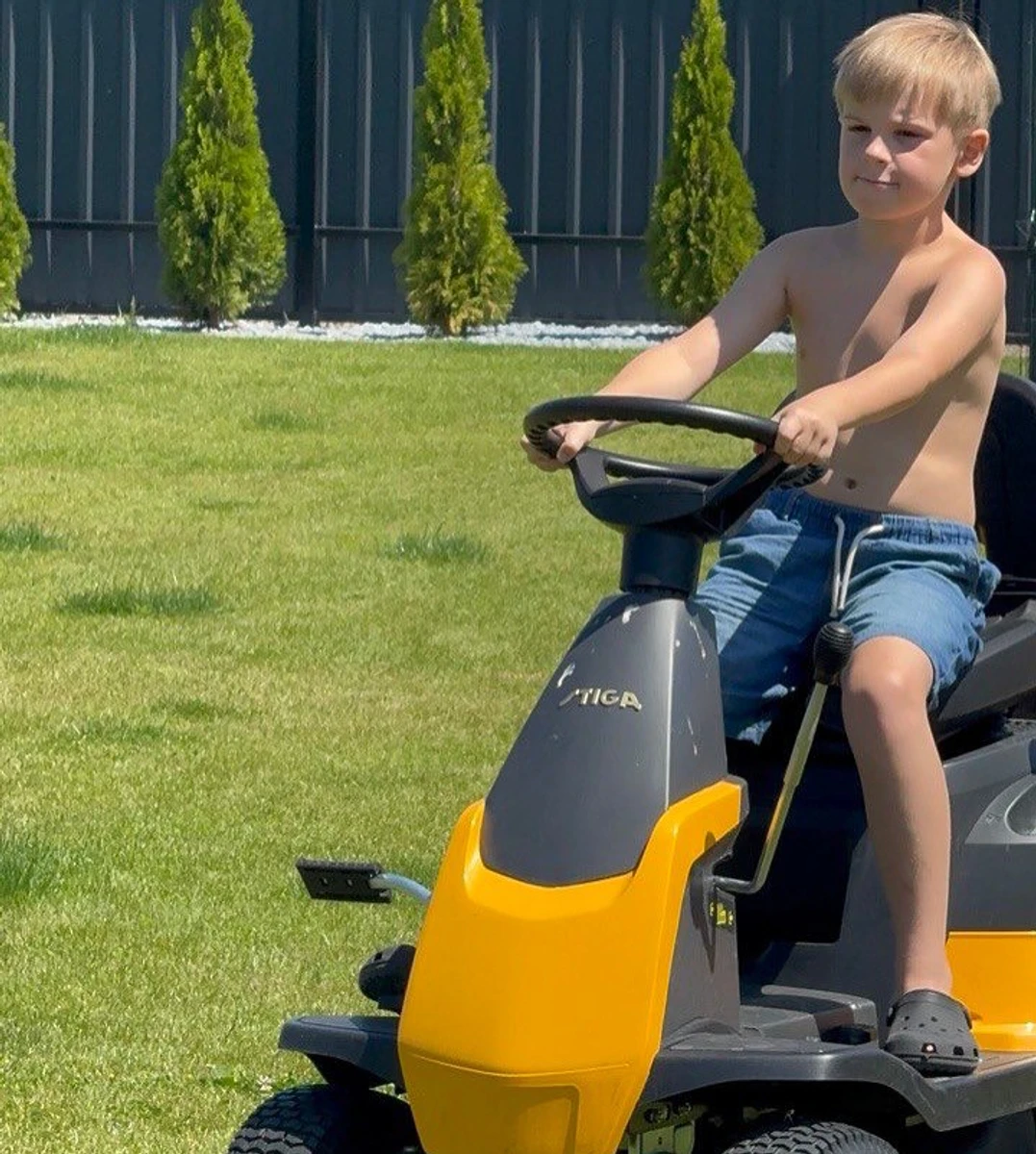 Сергій Танчинець насмішив фото з сином на його 8-річчя