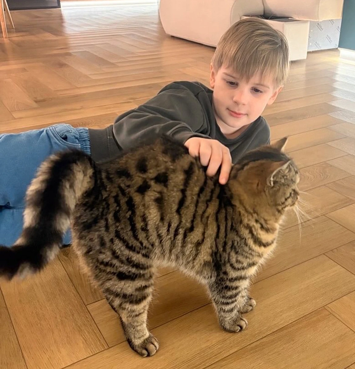 Сергій Танчинець показав сина з котиком на його 8-річчя