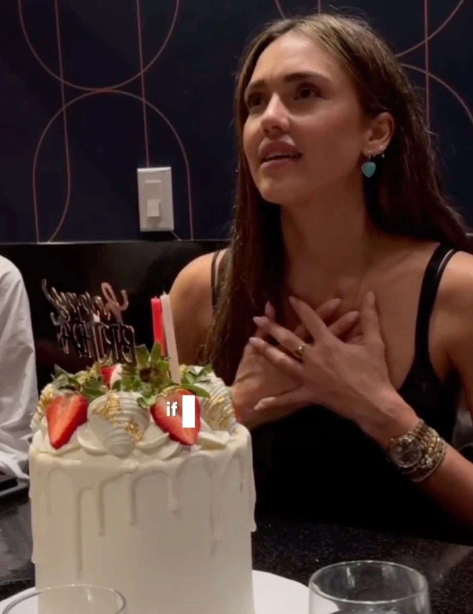 Джессіка Альба подякувала за дітей на своєму 45-річчі