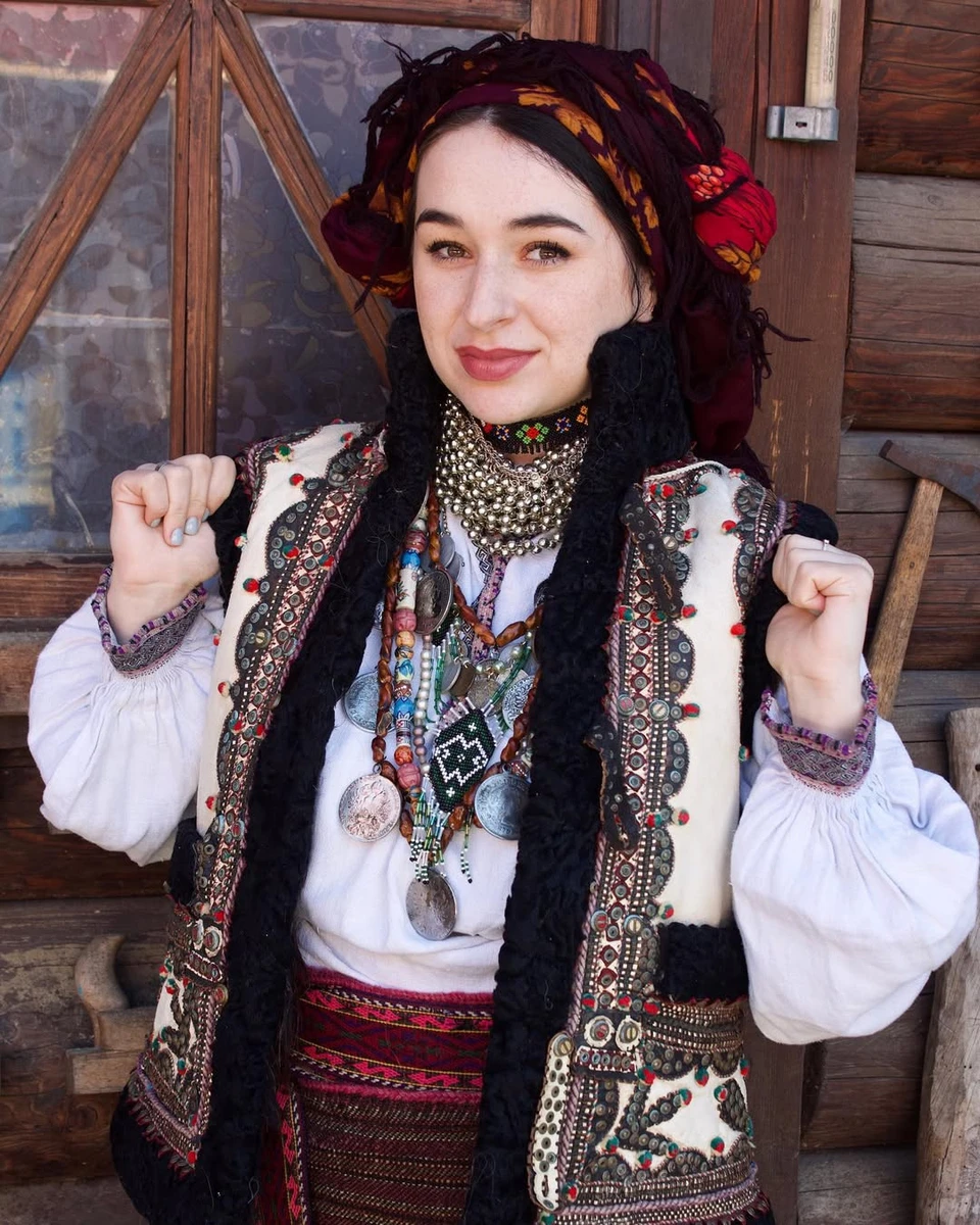 FIЇNKA у національному вбранні