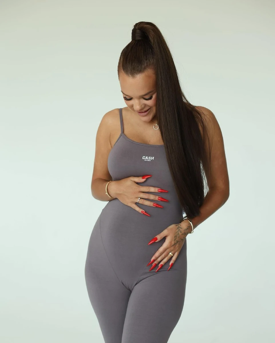 Юля незабаром стане мамою