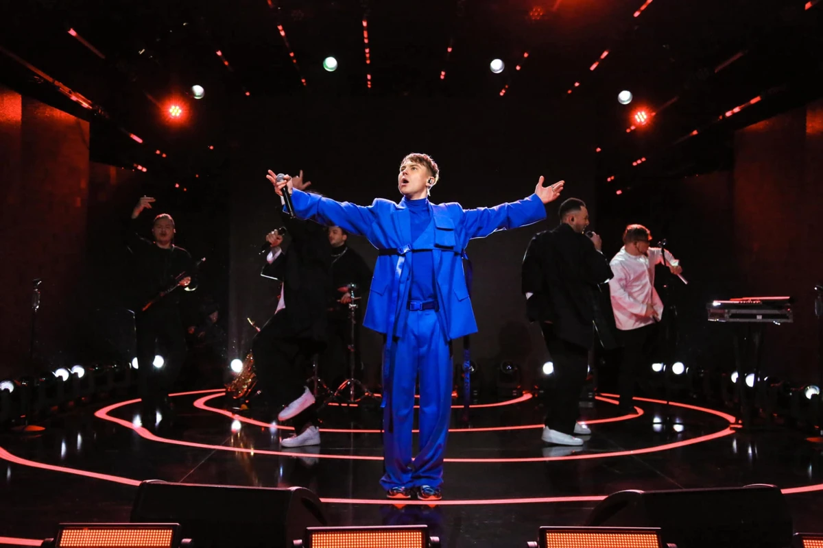 Артем Пивоваров на сцені