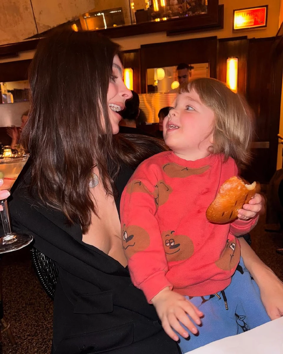 Ратаковскі з сином за обідом