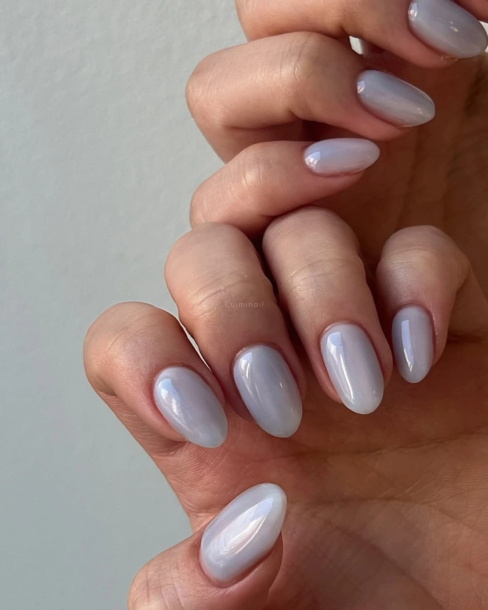 Молочний манікюр