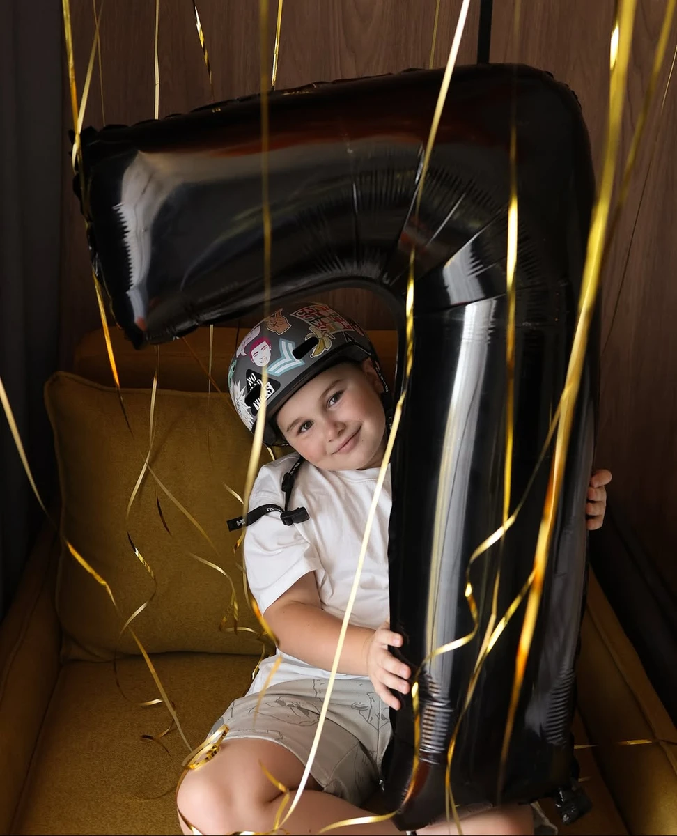 Саша Бо подарувала сину кульки та гіроскутер на його 7-річчя