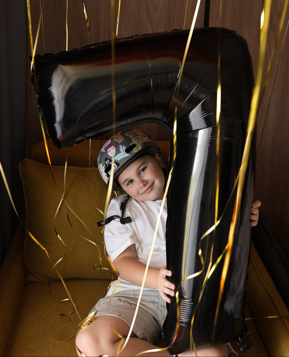 Саша Бо подарувала сину кульки та гіроскутер на його 7-річчя