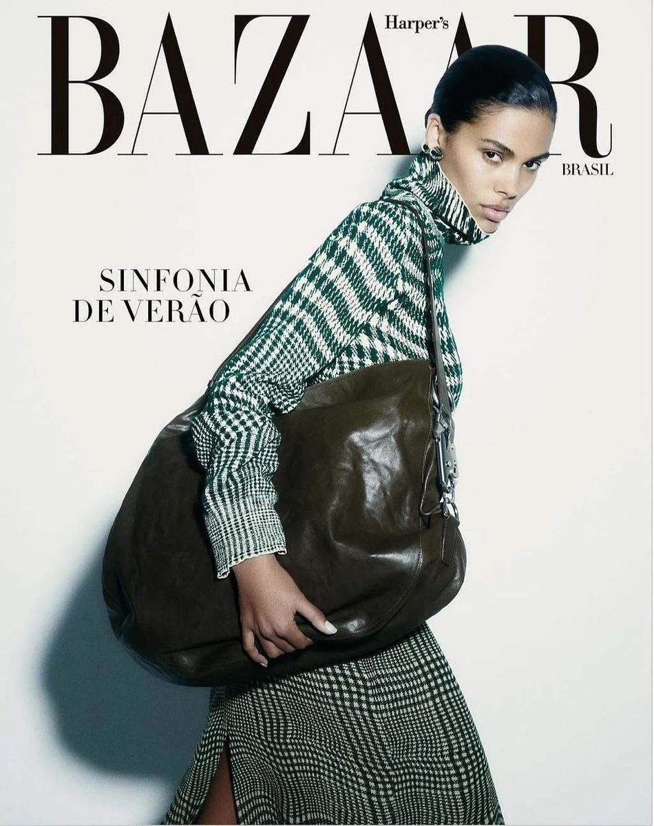 Таке враження, що в цю торбу вмістилася б і сама Тіна