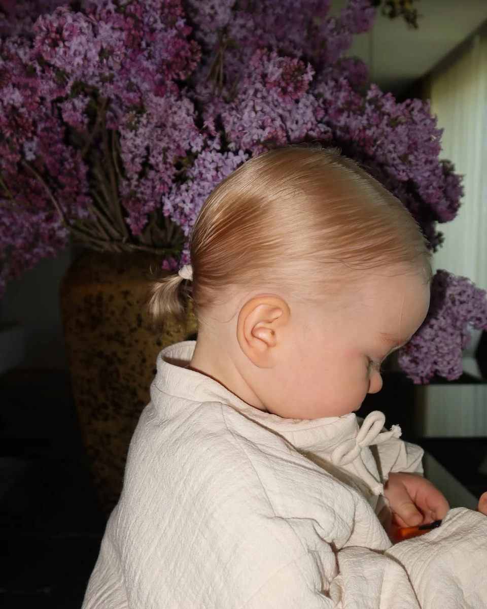 Саша Бо показала миле фото дочки з бузком