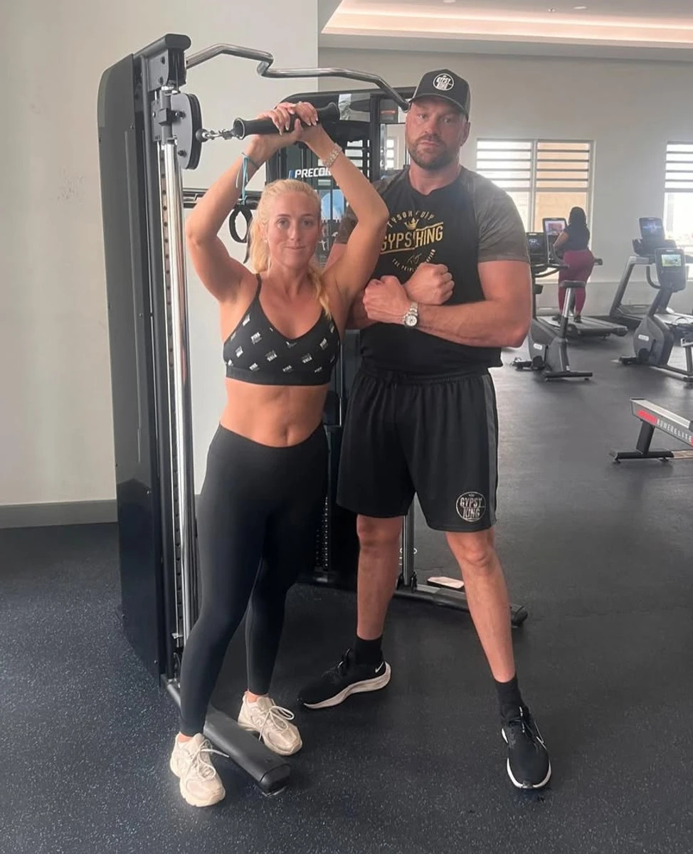 Тайсон Ф'юрі показався з дружиною у лосинах і топі