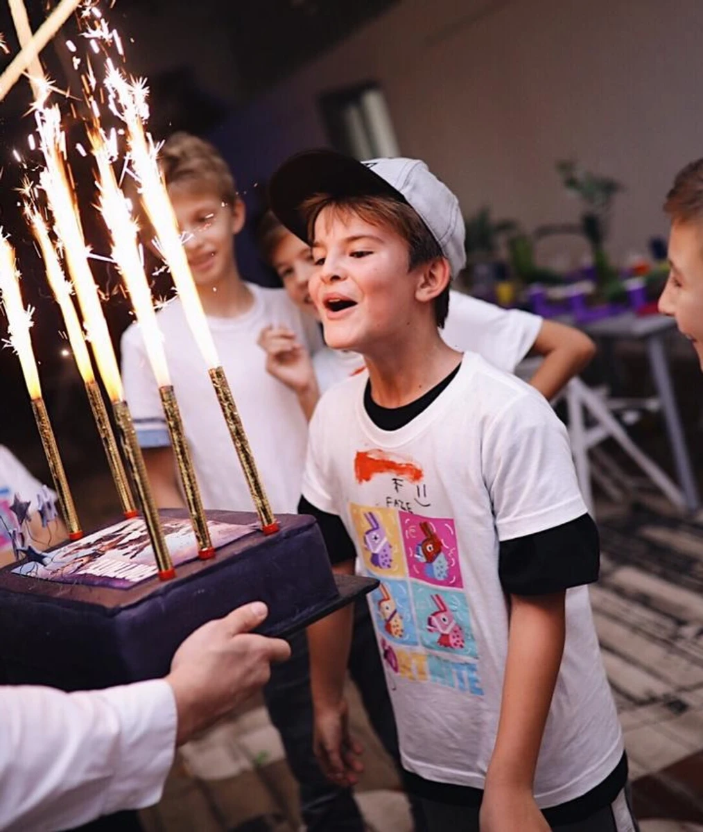 Єлизавета Юрушева привітала сина з 19-річчям - фото