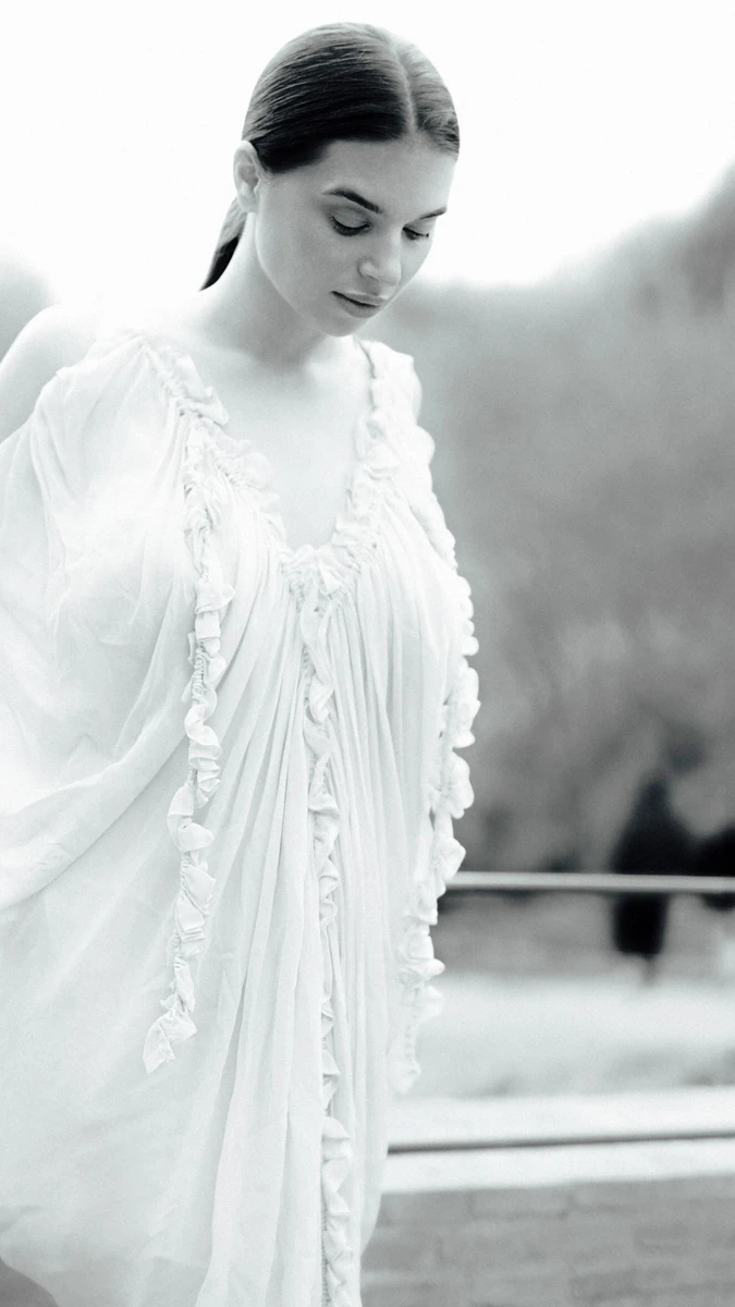 Дружина Усика у незвичній сукні наробила ніжних фото