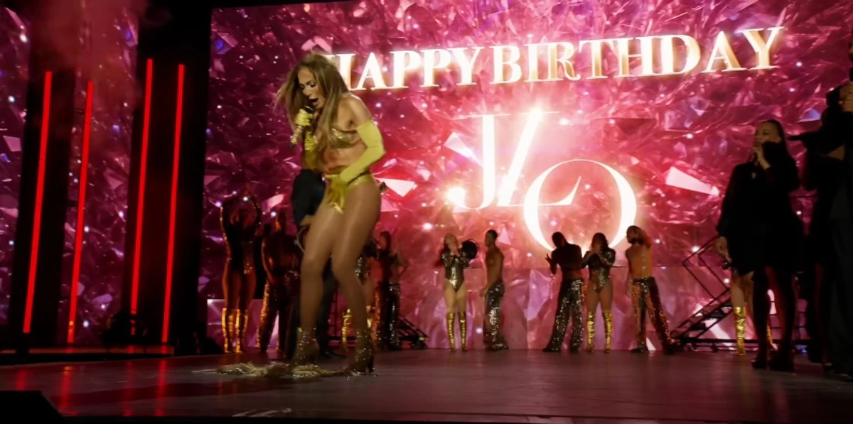 Дженніфер Лопес загубила спідницю