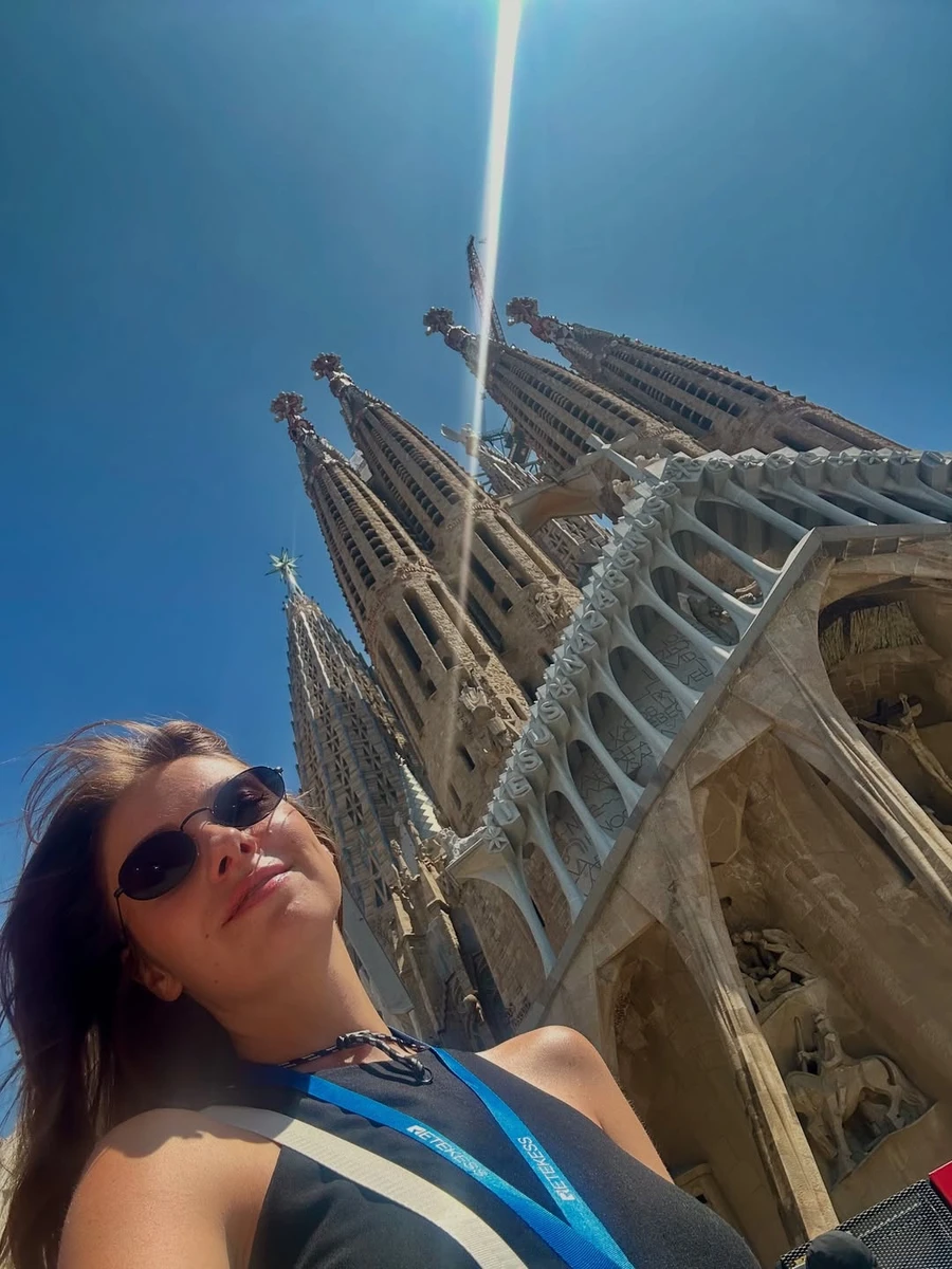 Дар'я Петрожицька наробила яскравих фото в Іспанії